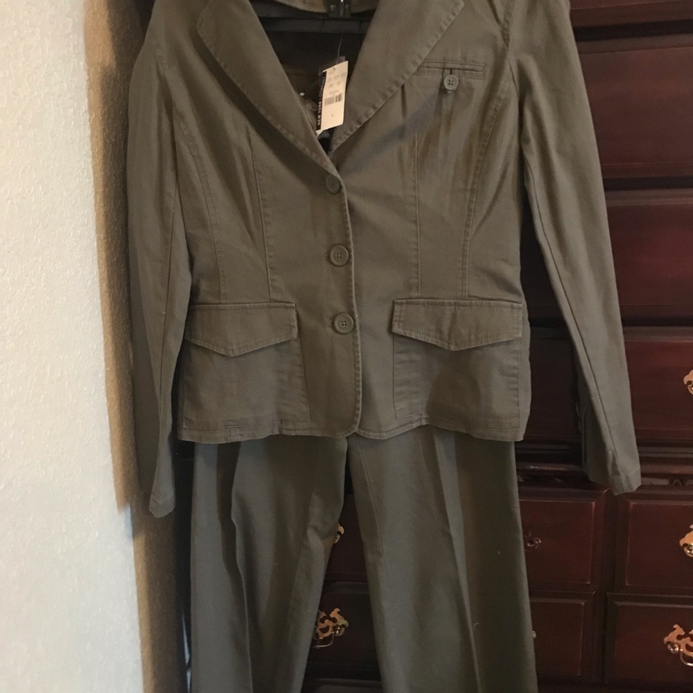 Ny&company pant suit nwt Sz 4 coat Sz 2 pant